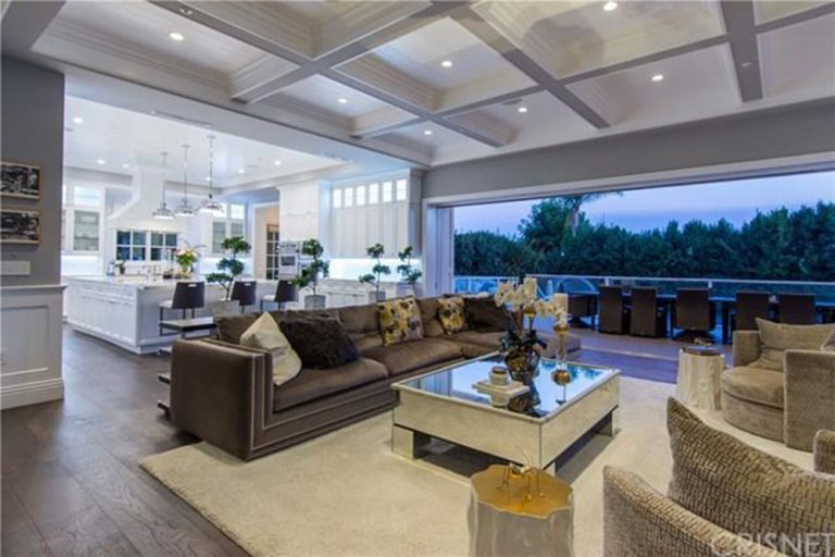 deandre-jordan-home-for-sale-pacific-palisades-pool-living-room-768x512